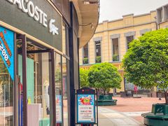 -王府井奥莱临潼小镇(临潼店)