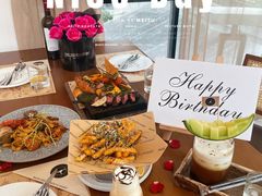 -Mark&Mars Restaurant