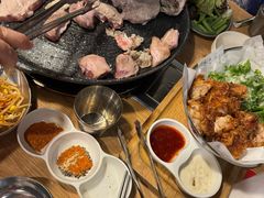 -江南猪肉商会无限续吃(弘大店)