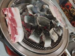 -围炉肉舍•炭烤活鳗•丹东海鲜烤肉(步行街店)