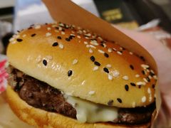 安格斯厚牛芝士堡-麦当劳(济泺路店)