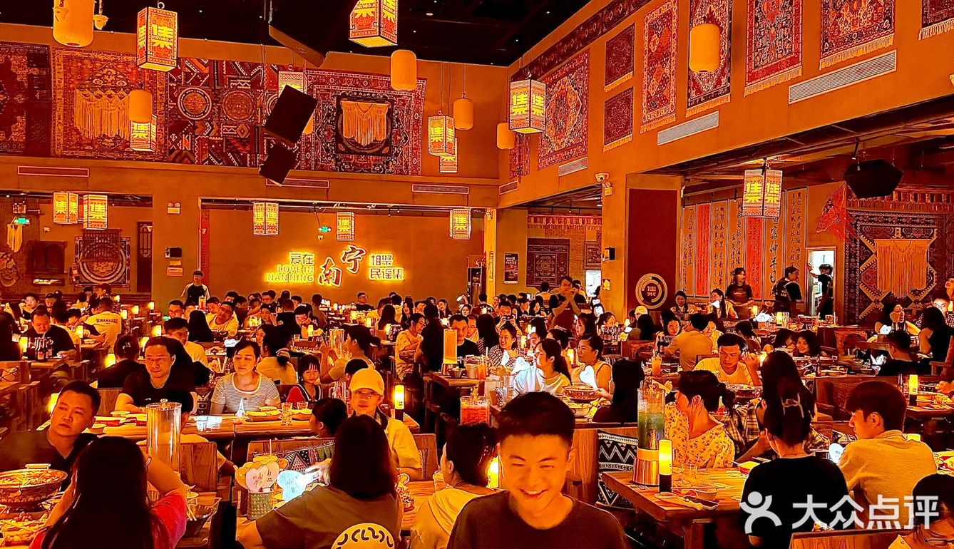 南宁这家能边听民谣边美食