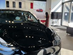 -TESLA 特斯拉(上海太古汇体验店)
