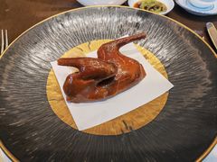 红烧妙龄乳鸽-滨江花月宴