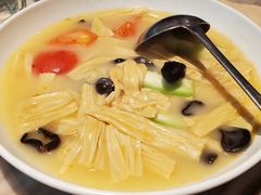 浓汤煮鲜腐竹-汤城小厨•粤菜•靓汤(西直门凯德MALL店)