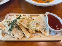 -Chom Cafe and Restaurant