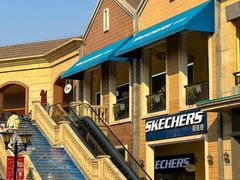 -王府井奥莱临潼小镇(临潼店)