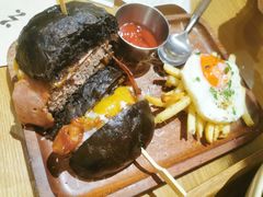 27&nbsp;牛肉汉堡-HELLO 27 意面·沙拉·帕尼尼