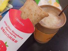 草莓白巧风味派-麦当劳(东急新天地店)