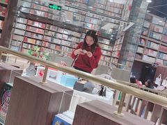 -钟书阁(群光广场店)