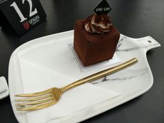 -UNI UNI(环亚凯瑟琳店)