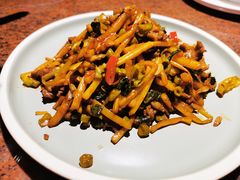 紫苏酸笋炒牛腱-桂小厨广西菜(桂林万象城店)