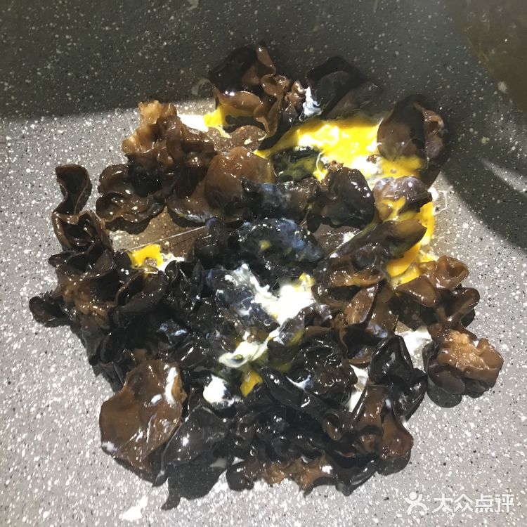 鬼怪👹#开胃#菜谱系列：柴鸡蛋炒木耳。