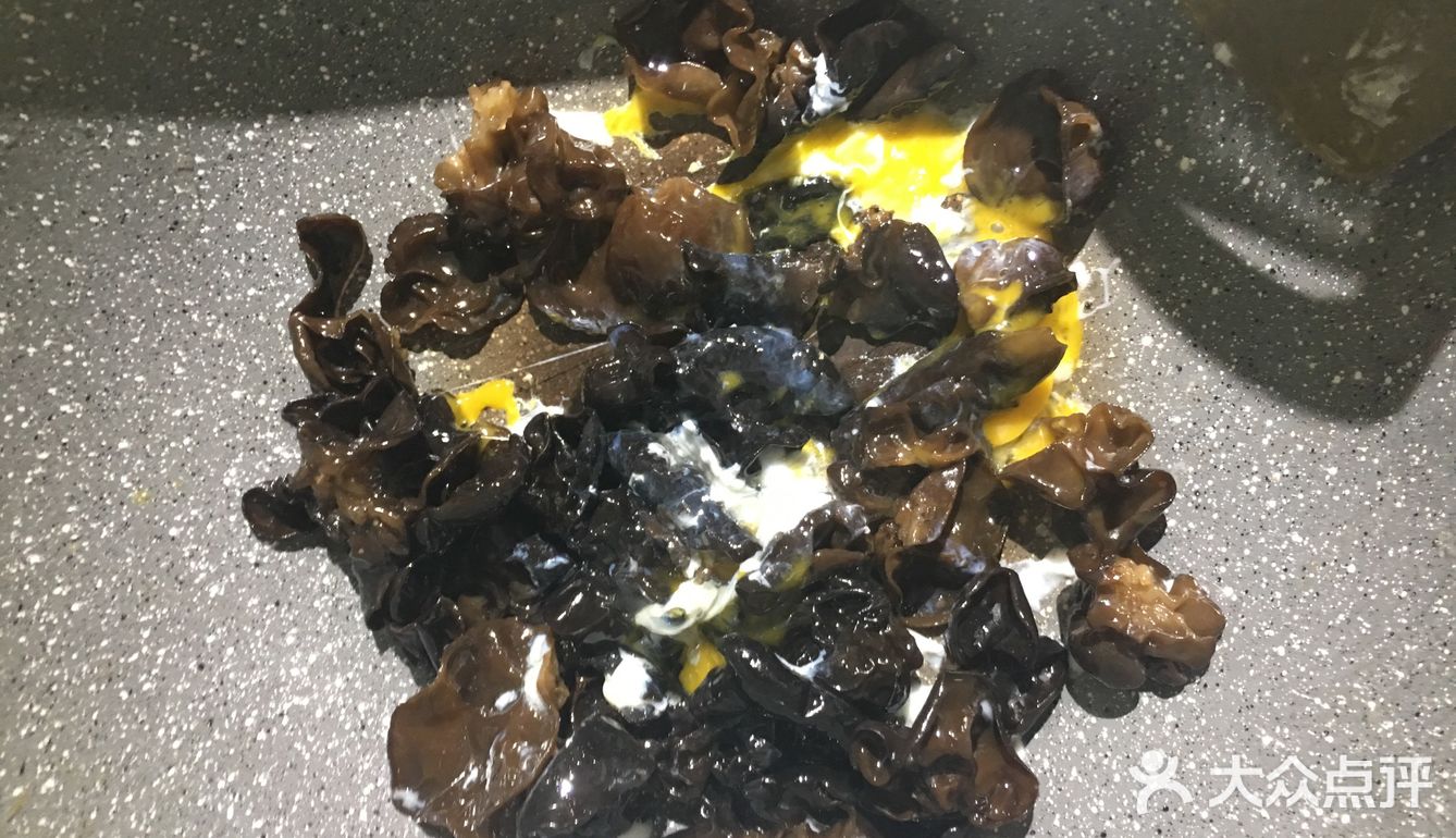 鬼怪👹#开胃#菜谱系列：柴鸡蛋炒木耳。