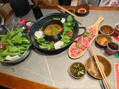 -苗阿哥酸汤牛肉火锅(体育场店)