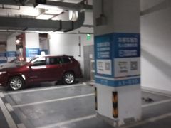 -龙湖虹桥天街购物中心-地下停车场