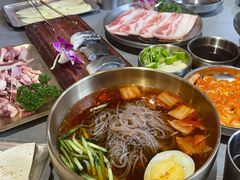 -围炉肉舍•炭烤活鳗•丹东海鲜烤肉(步行街店)