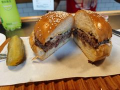 忧郁汉堡-悠航SLOWBOAT(三里屯店)