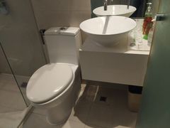 -卡罗酒店(东门晒布地铁站店)