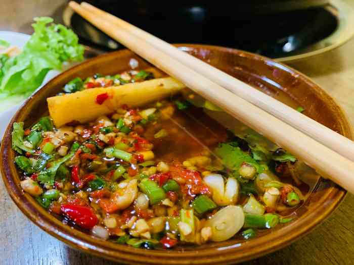 情缘小米辣老火锅-"老板超级热情,给我们讲解附近的景区,还送.