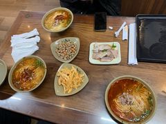 -亮亮面馆(经六路店)