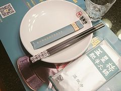 餐具摆设-五星桥原切肥牛火锅·30年专注好牛肉(湖塘店)