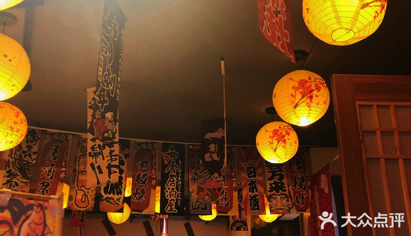 学校附近新开的一间日料店