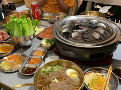 -围炉肉舍•炭烤活鳗•丹东海鲜烤肉(步行街店)