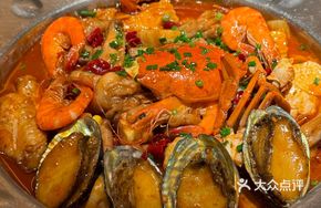 Sea, Land, Air Family Feast Pot (Spicy & Fresh)