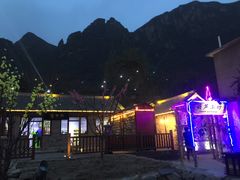 -百里峡七彩艺术小镇