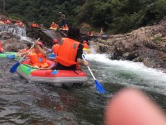 -安吉龙王山峡谷漂流