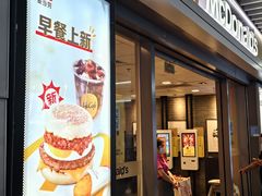 -麦当劳(上海虹桥站30B检票口楼上)