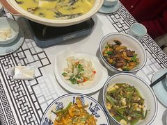 -丹江口渔村·湘味厨房(桃园店)