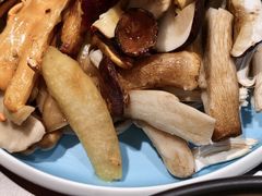 -菌之家·专业纯野生菌火锅·特色炒菌