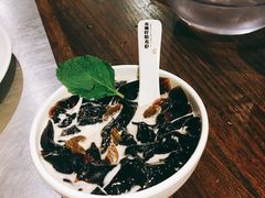 -龙巢盱眙龙虾·牛蛙·烧烤宵夜(八卦岭店)