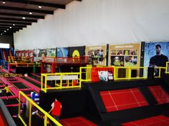 -反弹空间蹦床主题乐园