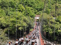 -燕子河大峡谷天坑仙境