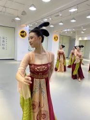 -深舞形体民族舞蹈工作室