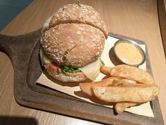 超厚芝士牛肉汉堡-魏客咖啡(中铁中心店)