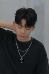 -一家只做男发烫染的店