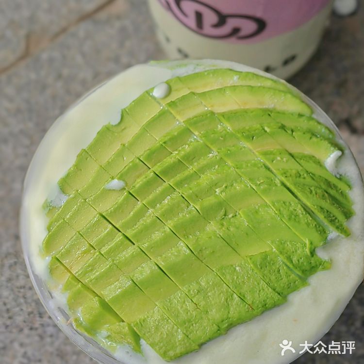 这家的用料太实在了,一整颗的牛油果和芭乐都不带含糊的‼️