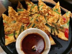 海鲜葱饼-明洞阿姨·韩式酱蟹烤肉·创意料理(三元桥店)