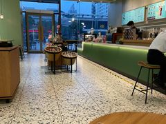 大堂-星巴克(平湖万达广场店)