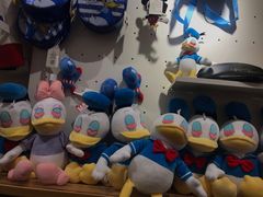 -名创优品(北京新中关购物中心地铁层店)