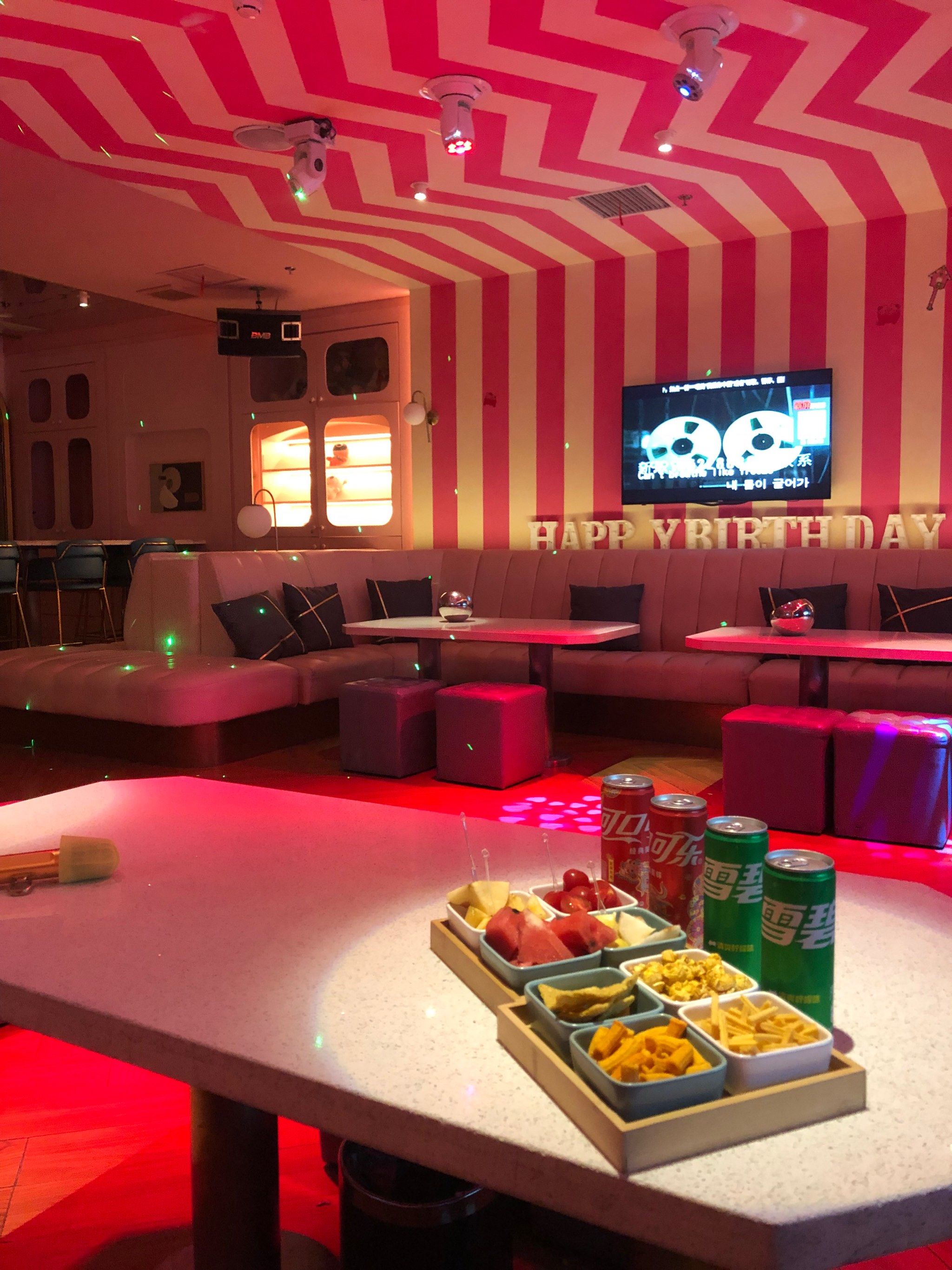 n
歌还是比较全的,用的系统不错,基本是主流ktv用的
所以歌也都