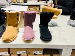 -UGG(燕莎奥特莱斯购物中心店)