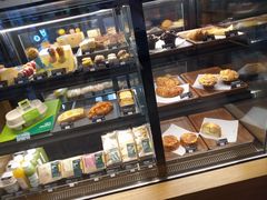 面包甜点陈列柜-星巴克(广州光明广场店)