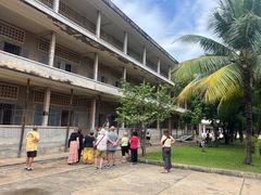 -吐斯廉屠杀博物馆