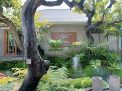 -Chom Cafe and Restaurant