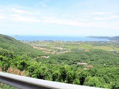 沿路可以欣赏三亚湾的美景-三亚亚龙湾人间天堂鸟巢度假村